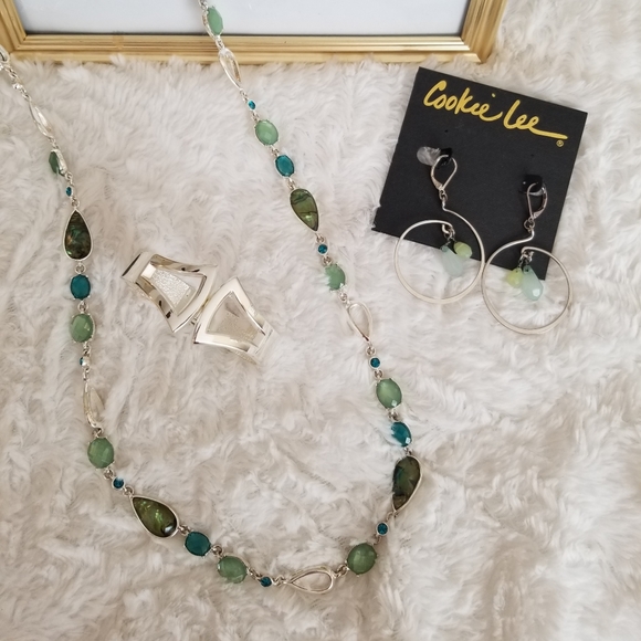 Three piece silver and green jewelry set - Picture 2 of 7
